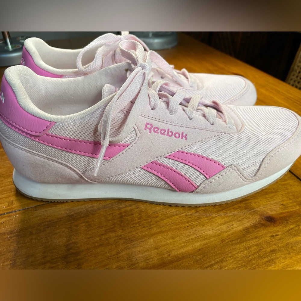 Reebok Women’s Classic Lace-Up Jogger Sneakers Sz 8